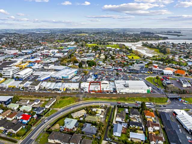94sqm retail/office, Roselands Shopping Centre