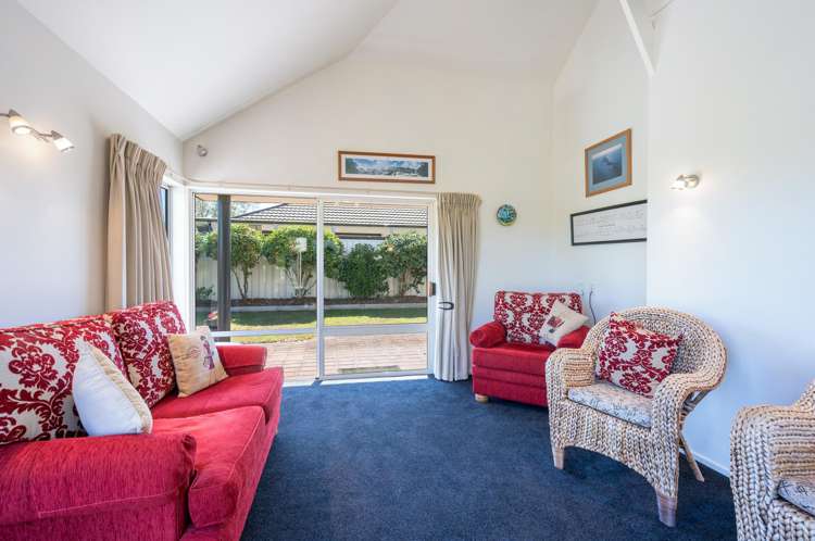 15 Aldinga Avenue Stoke_4