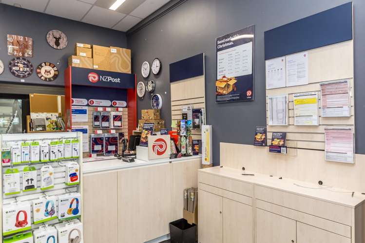 66-80 High Street North Carterton_17