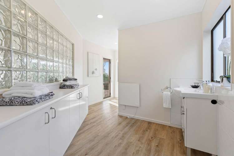 1312 Whangaparaoa Road Army Bay_22