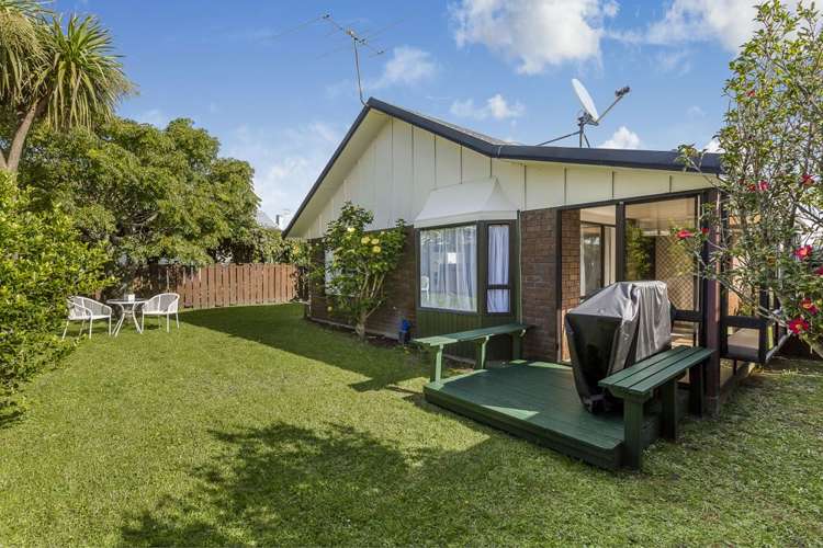 2/10 Corrella Road Belmont_21