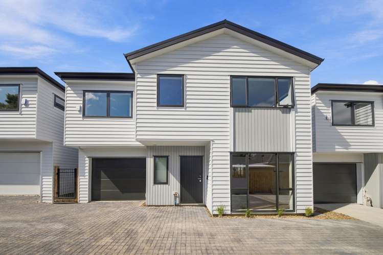 Units 1-3/48 Roberts Road Te Atatu South_23
