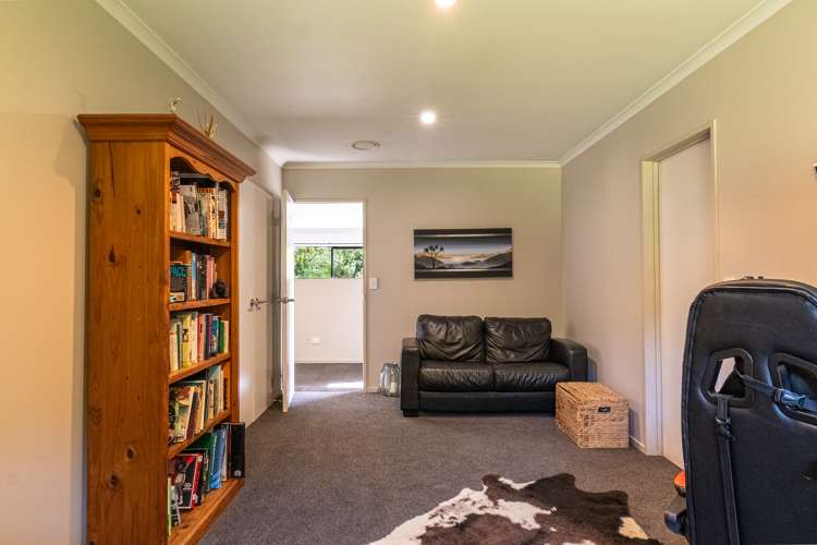 30 Matua Grove Otatara_11