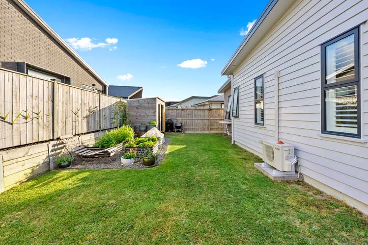 7 Onekura Street Red Beach_17