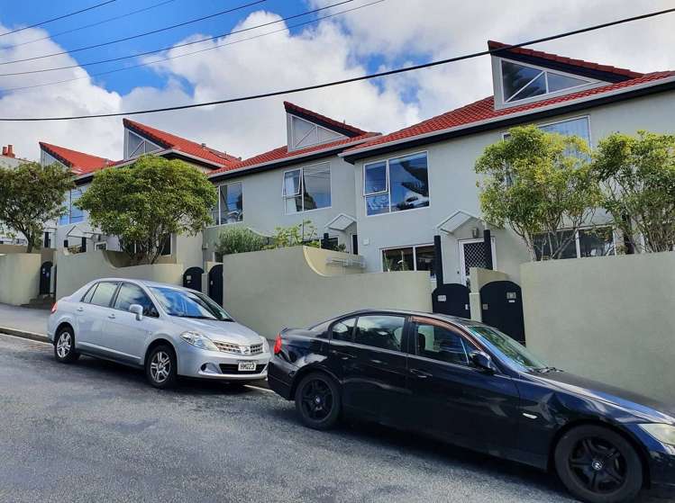 3/20 Thompson Street Mount Cook_1