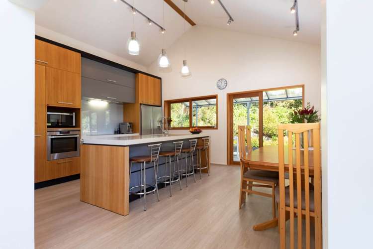 184 Laingholm Drive Titirangi_10