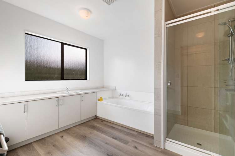 379 Peninsula Road Kelvin Heights_21