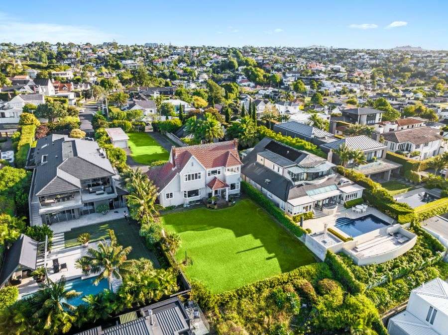 18 Ronaki Road in Mission Bay, Auckland