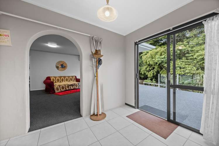 274 Forest Hill Road Waiatarua_36