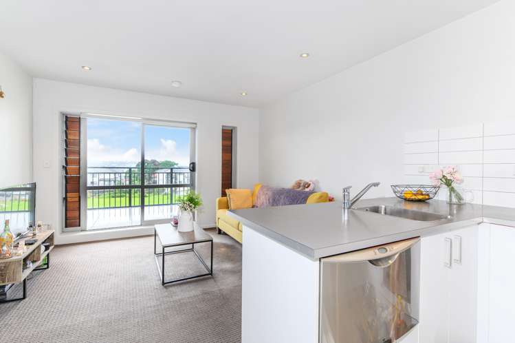 E16/71 Spencer Road Oteha_7