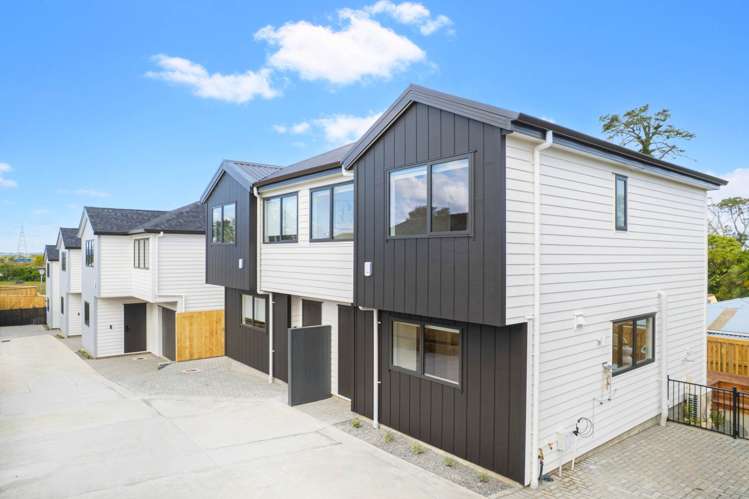 8 Ayrton Street Te Atatu South_12