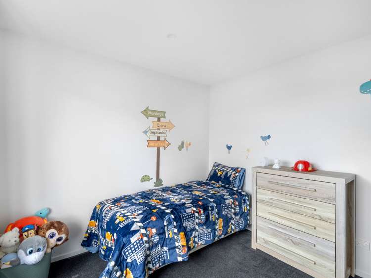 92 Sunline Avenue Lincoln_18