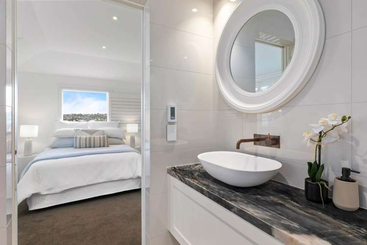 1 Courtneys West Harbour_19