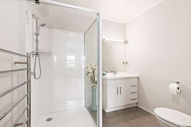 16/8 Village Place Tuakau_12