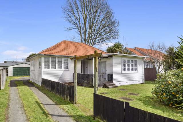 A ROSE IN ROSS CRESCENT