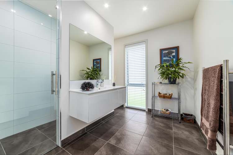 15 Alan Livingston Drive Cambridge_15