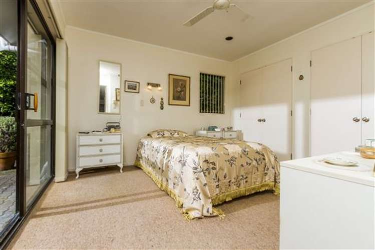 2/4 Fraser Road Narrow Neck_11