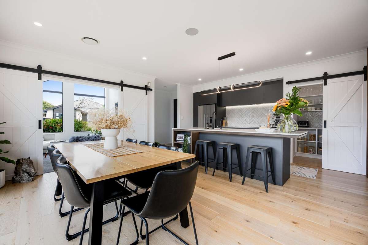 8 Walter Lawry Road_4