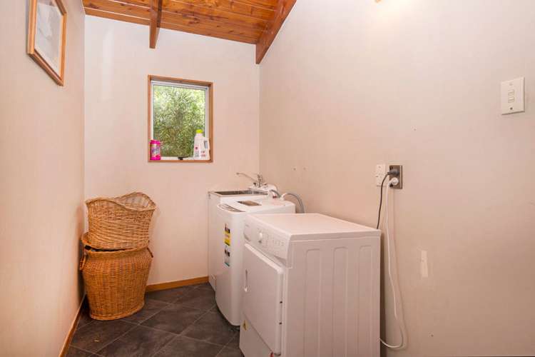 8 Sunkist Bay Road Beachlands_11