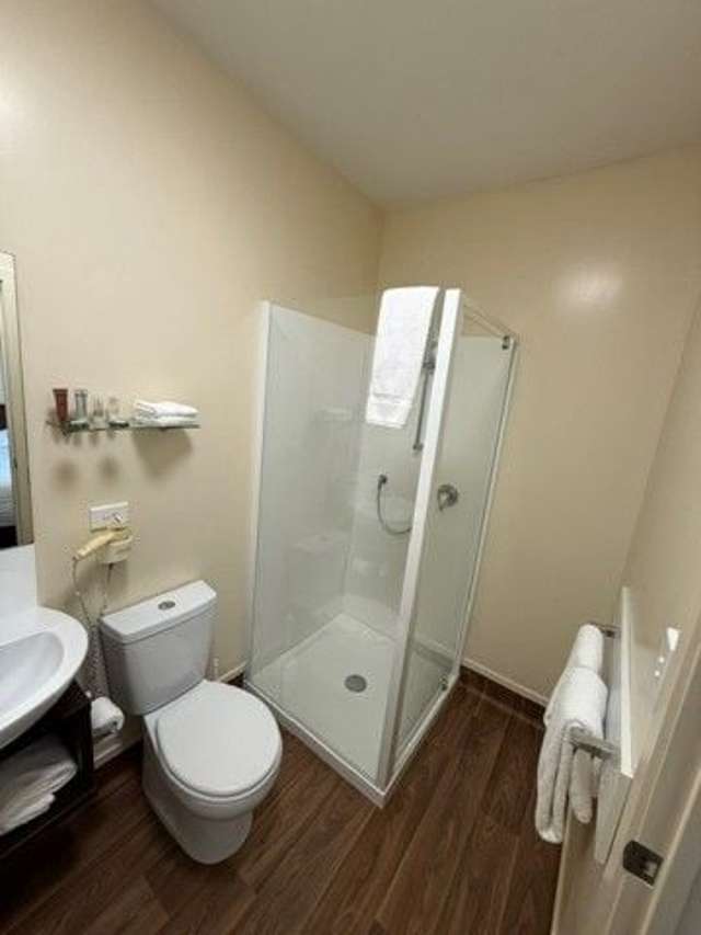 Economy Studio Unit in Prime Otahuhu Location