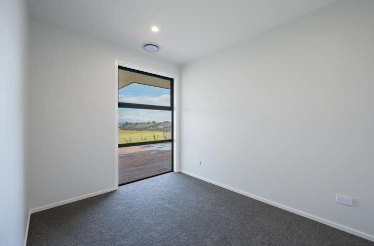 8 Paton Road Richmond_16