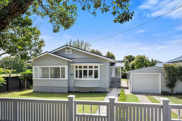 Prime Cheltenham Living on a Rare Full Site