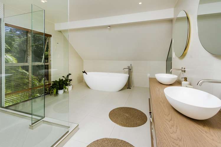 9a The Esplanade Castor Bay_13