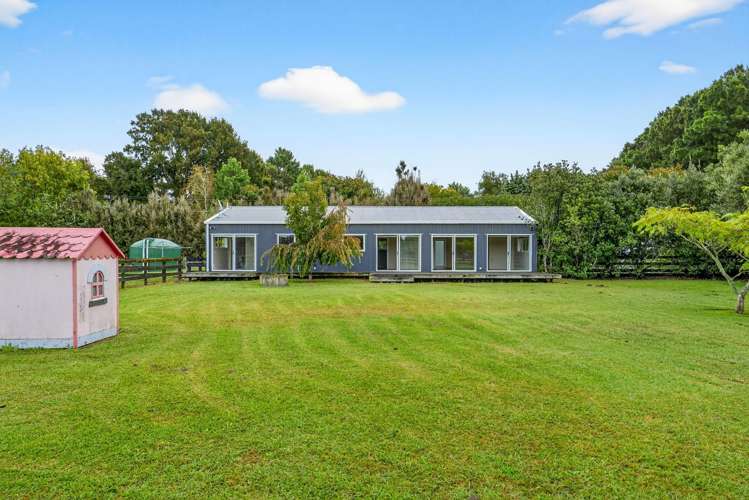 61 Boord Crescent Kumeu_1