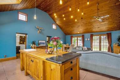 451 Ridge Road_3