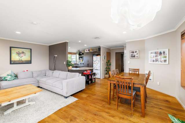 It all stacks up- 2000s, Modern 3 bedroom