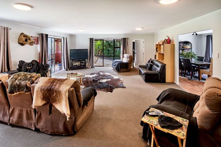 1296 Coast Road Wainuiomata Coast_9