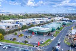 National tenant anchors Tauranga industrial trophy