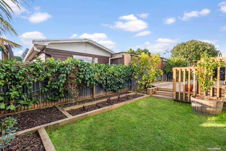 1/1 Stokes Avenue Te Atatu Peninsula_6