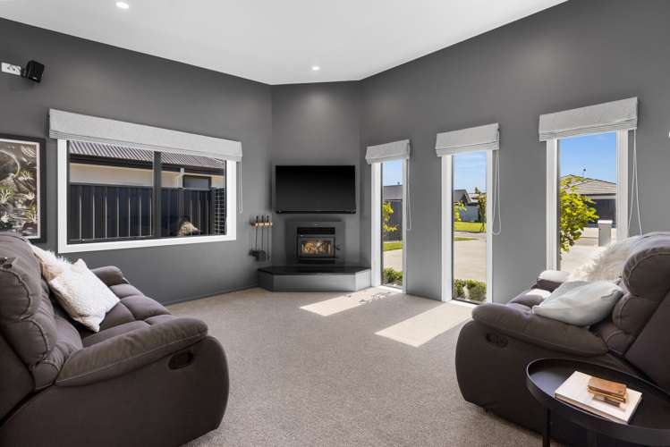 27 Hikawera Drive Frimley_10