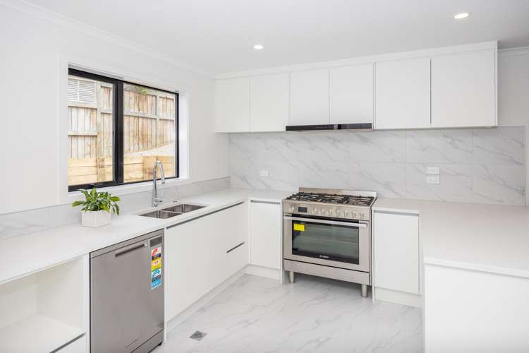 2/40A Exeter Street Glenview_9