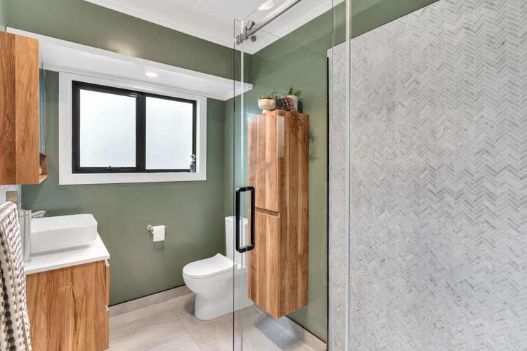 140a Cooper Road Pollok_12