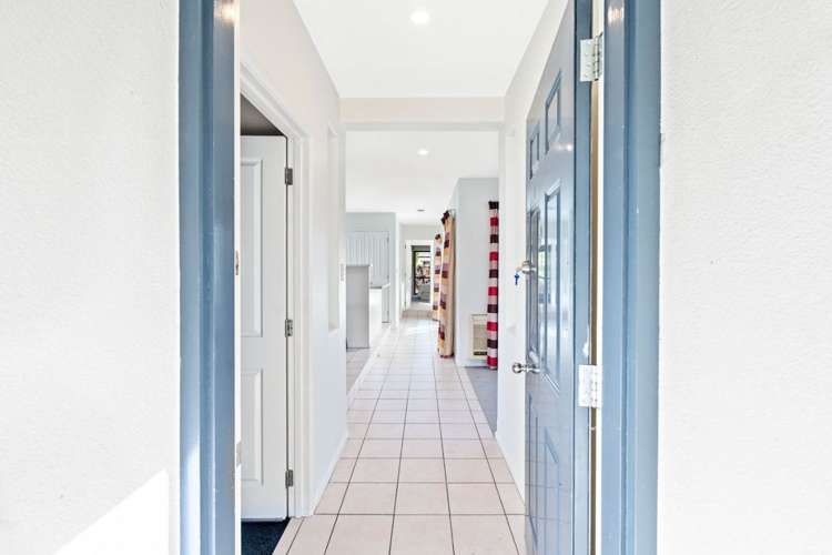 8 Edmund Storr Road_5