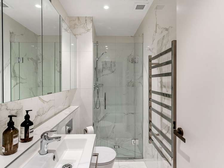 612/45-47 Beach Road 10015_16