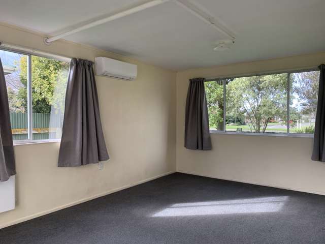 2/196 Kimbolton Road Feilding_3