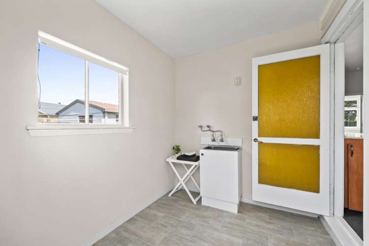 66 Bassett Street Burwood_11