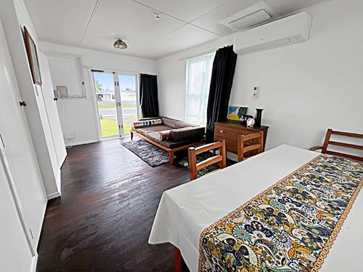 2 Bedrooms 4