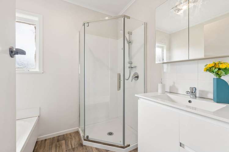 72 Sutton Crescent Papakura_13
