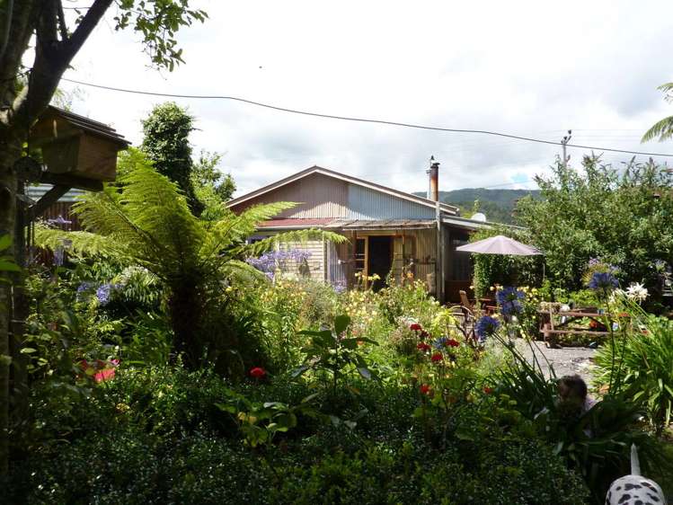 6 Newcastle Street Waimangaroa_18