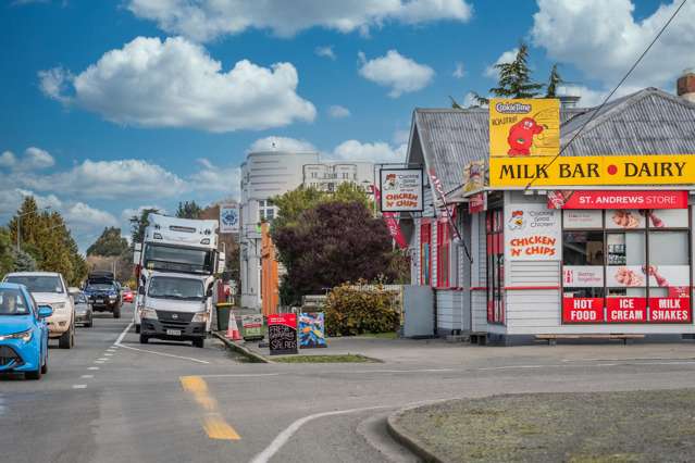 St Andrews store - live, work & earn