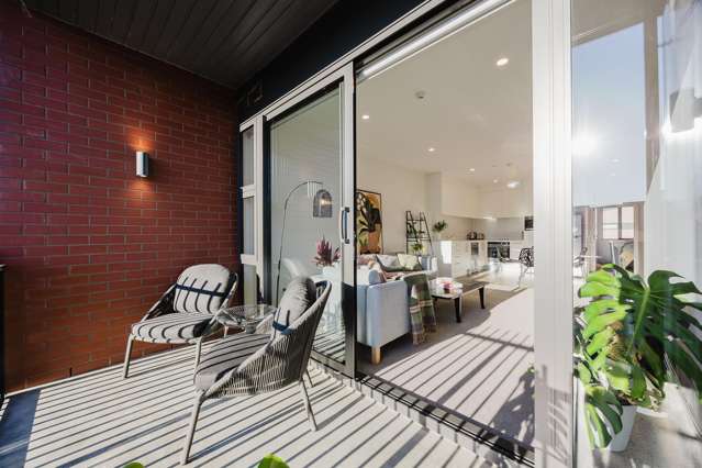 Sun-filled Northcote Apartment + Car Park