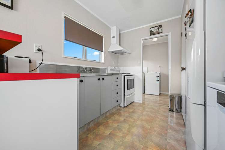 9a Emma Place Pukete_7