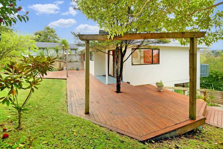 2 Onedin Place Titirangi_13