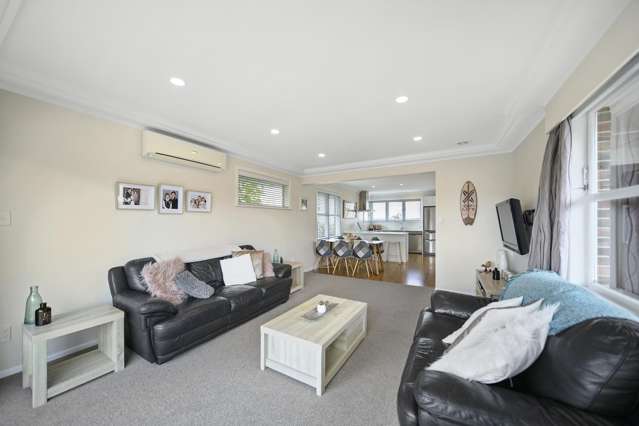 54 Bradbury Road Botany Downs_2