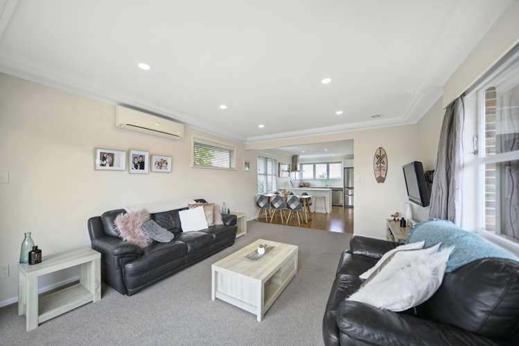 54 Bradbury Road Botany Downs_2