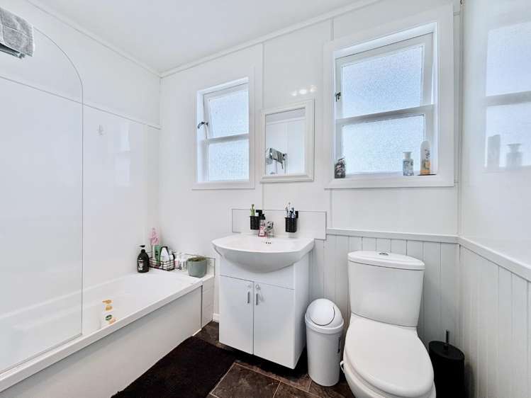 179 Waddington Drive Naenae_14